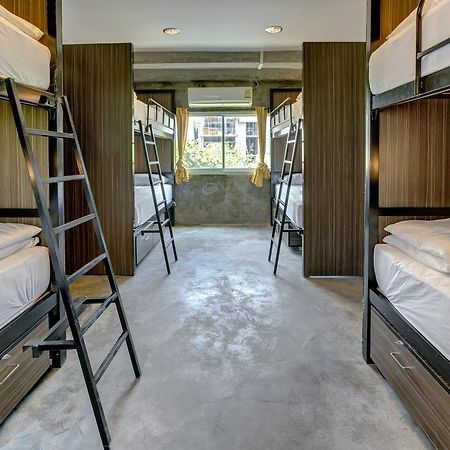 Revolution Hostel Asoke 曼谷 外观 照片
