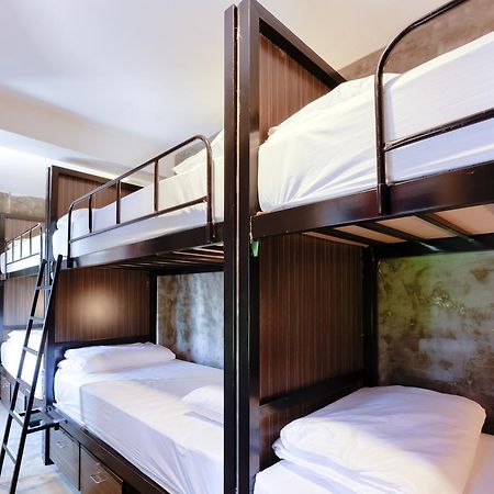 Revolution Hostel Asoke 曼谷 外观 照片