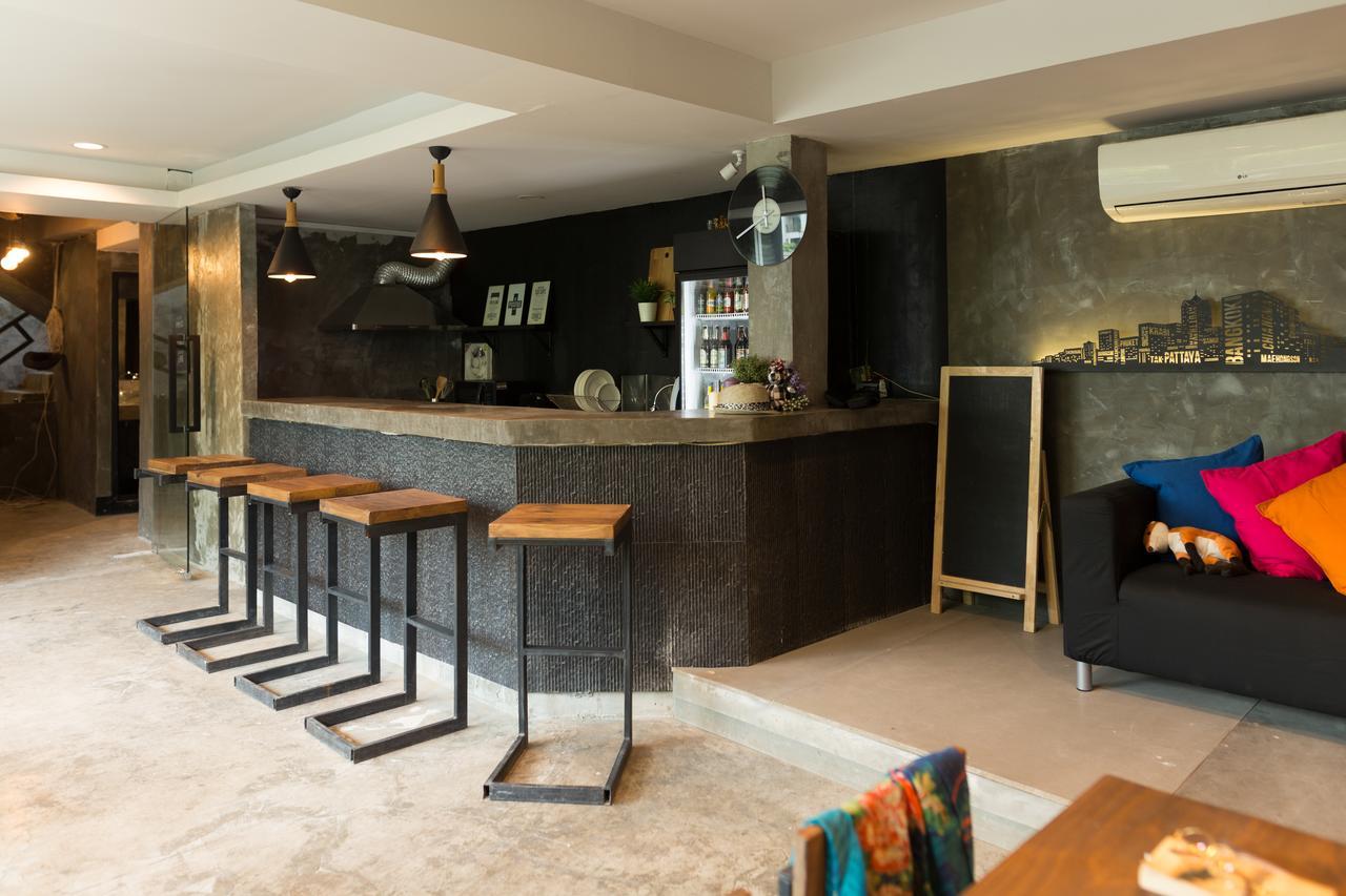 Revolution Hostel Asoke 曼谷 外观 照片
