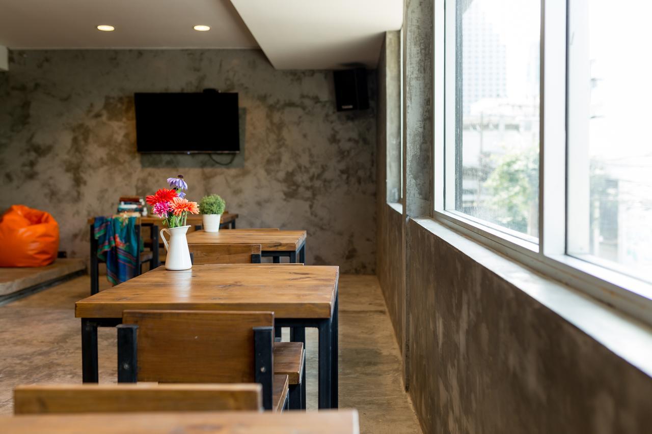 Revolution Hostel Asoke 曼谷 外观 照片