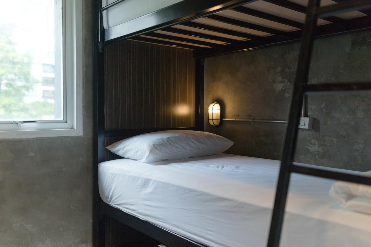 Revolution Hostel Asoke 曼谷 外观 照片