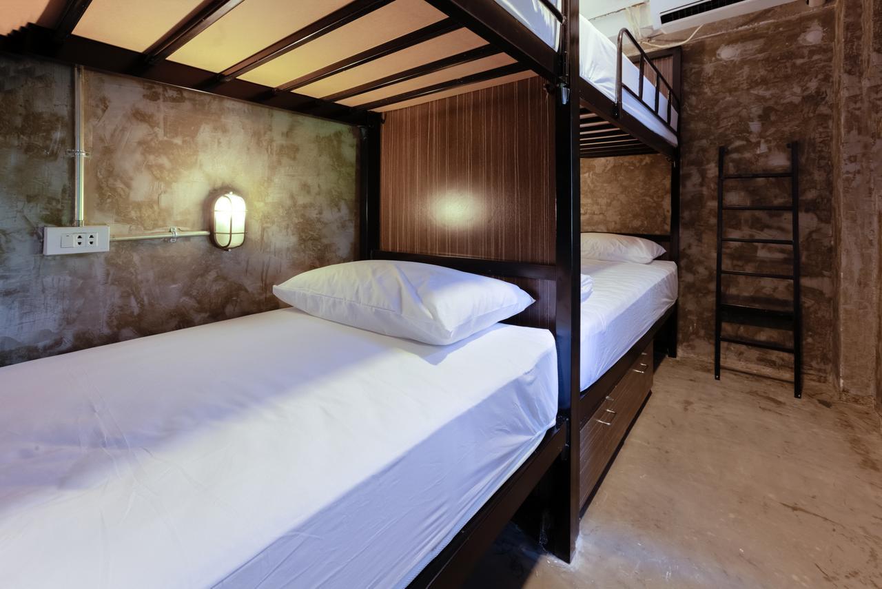 Revolution Hostel Asoke 曼谷 外观 照片