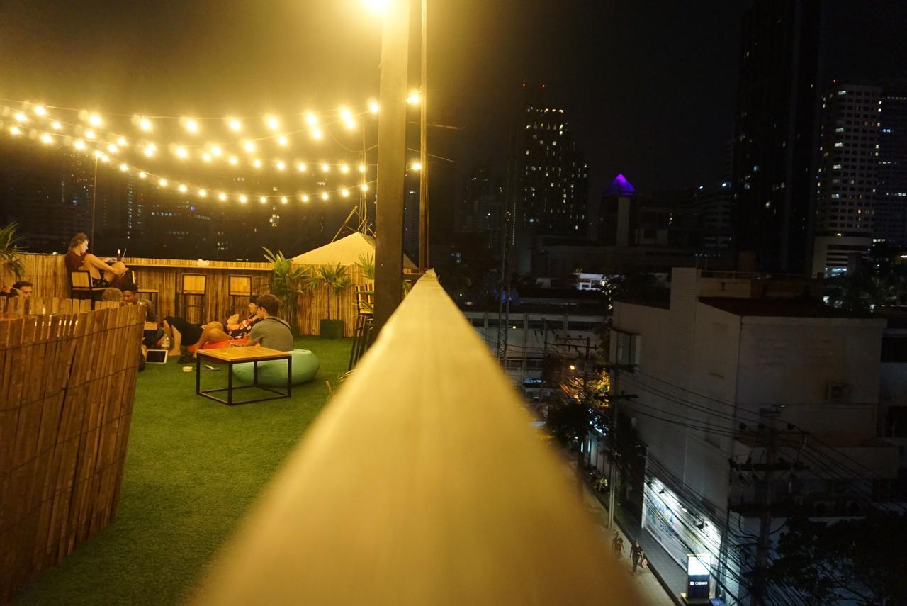 Revolution Hostel Asoke 曼谷 外观 照片